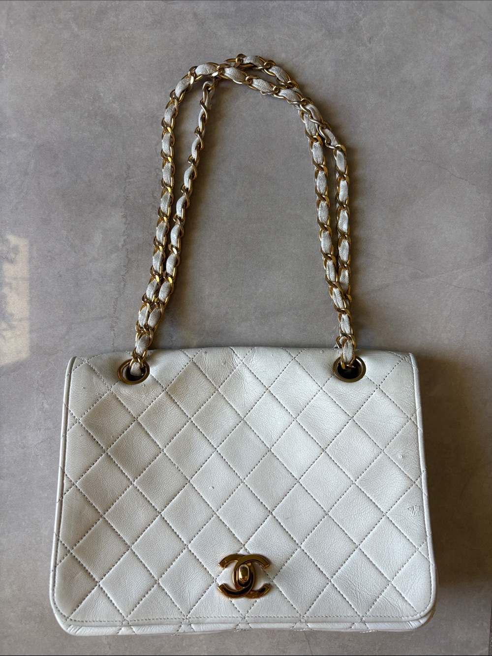 White Quilted Chain-Handle Shoulder Bag - Gold Hardware Unicorn bag - Vintage!